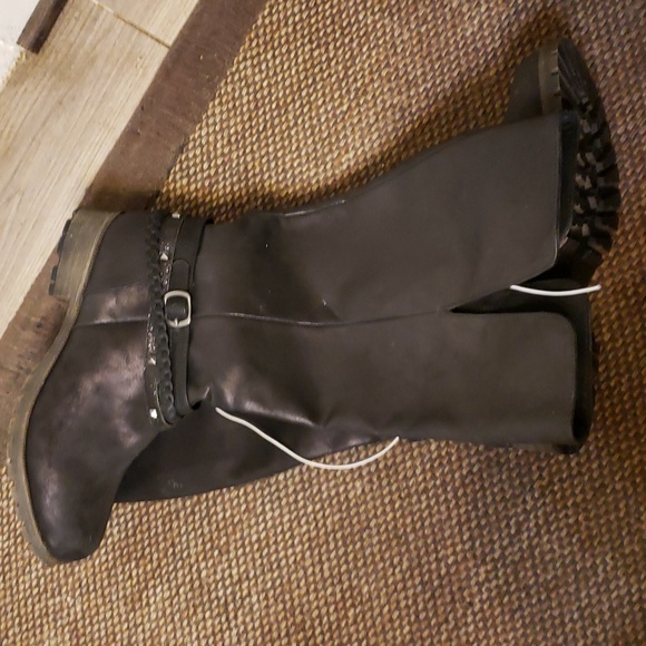 Black boots - Picture 6 of 9